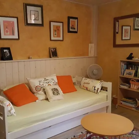 Une Petite Maison Affittacamere Creissan